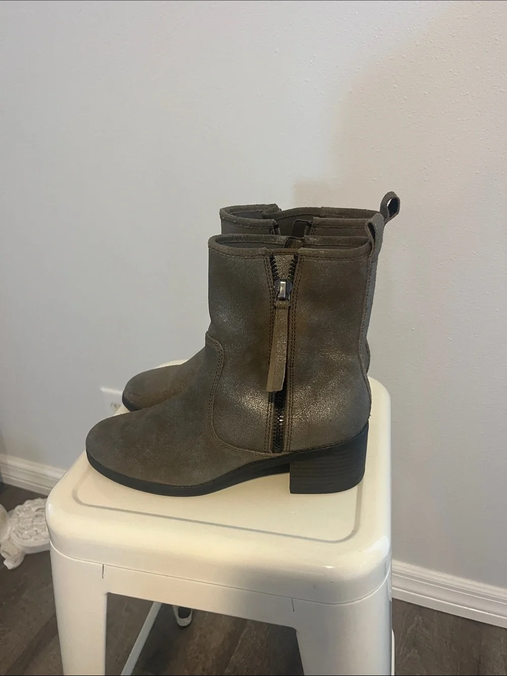 Women’s Clarks shimmering Taupe Ankle Boot with Side Zip
